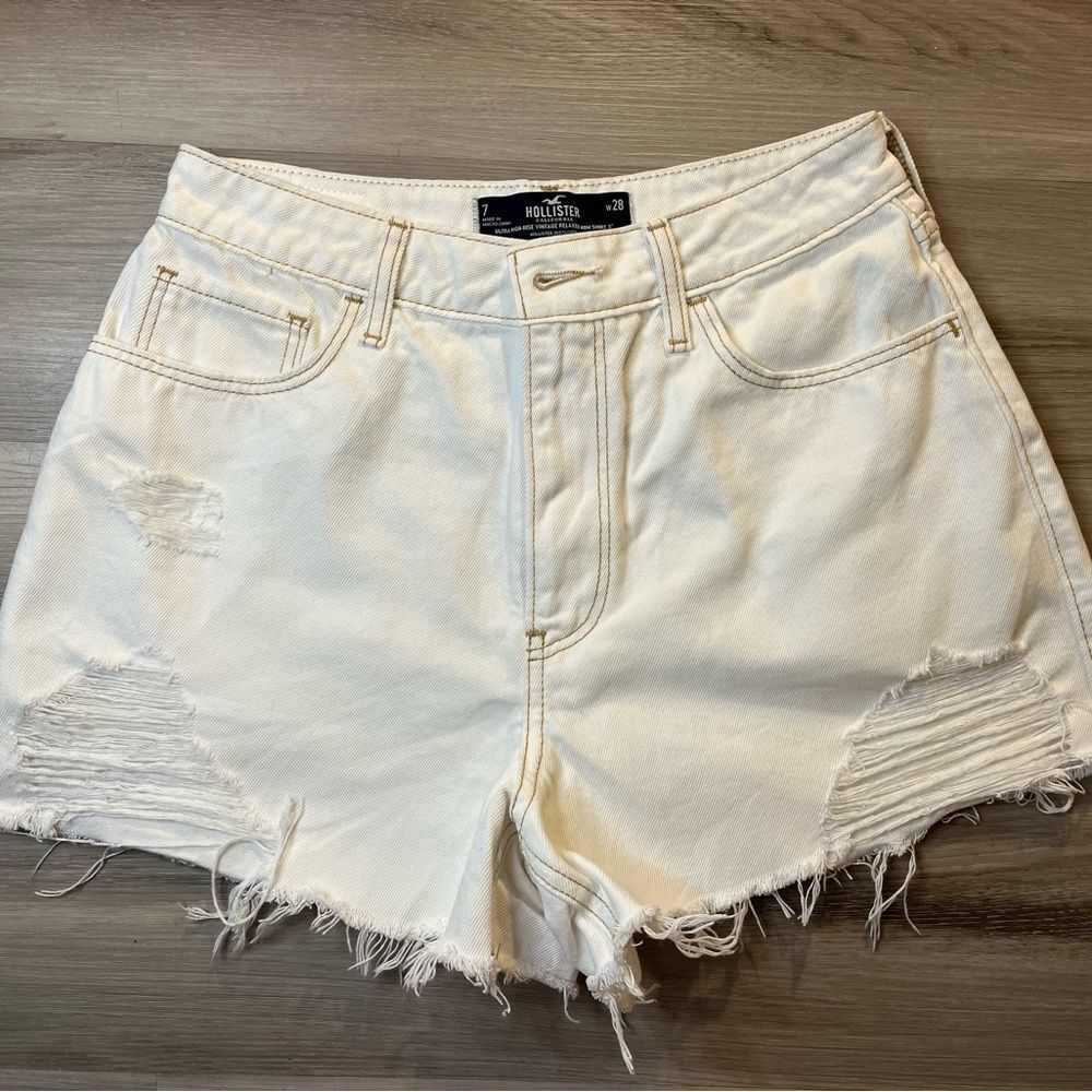 Hollister Ultra High Rise Vintage Relaxed Mom Shorts Distressed